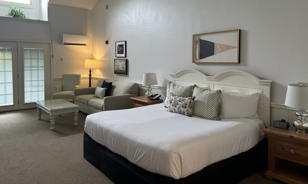 Image of the Spruce Point Inn room