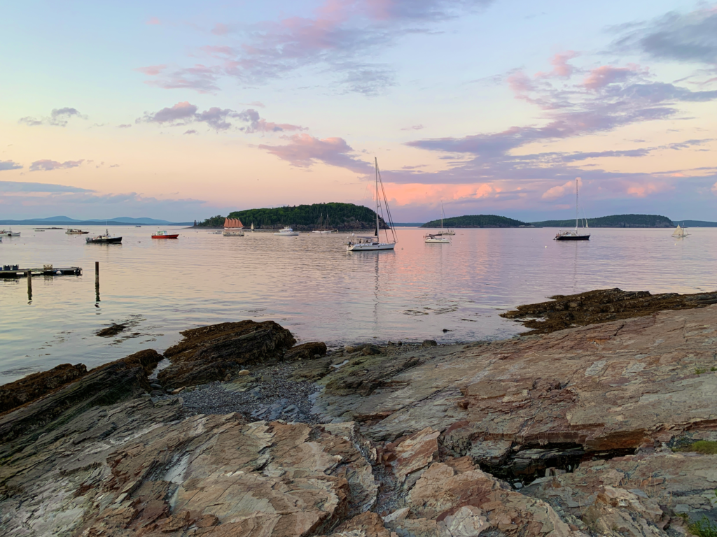 Image of the shore and the harbor